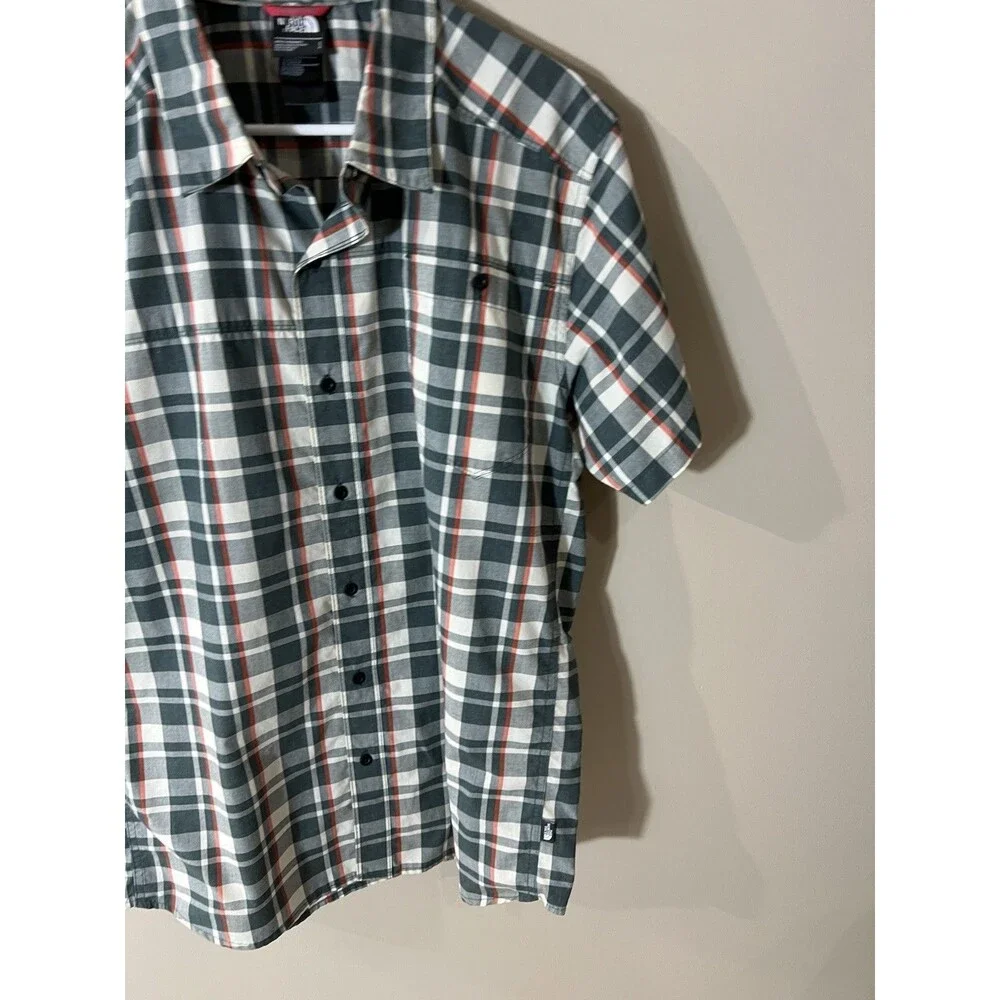 The North Face Mens Large Green Plaid Camping Short Sleeve Shirt